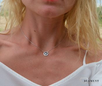 Naszyjnik z zawieszką w kształcie serca z czarną cyrkonią. prezent dla mamy (1).JPG